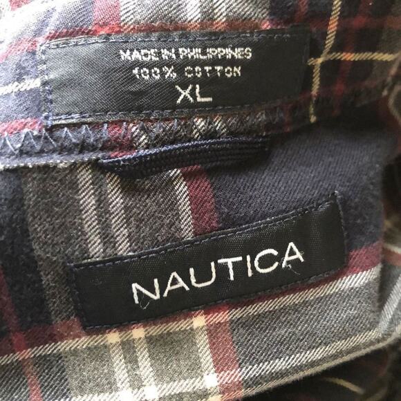 Nautica Plaid Button-Down Shirt XL Navy Blue Work or Casual Excellent Condition - Picture 8 of 12